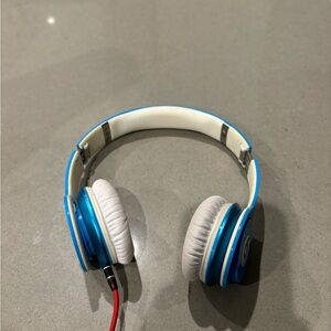 Blue Solo Beats by Dre